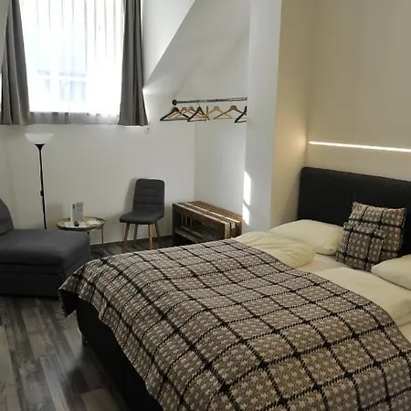 - Dina Mariner Lägenhetshotell Lienz