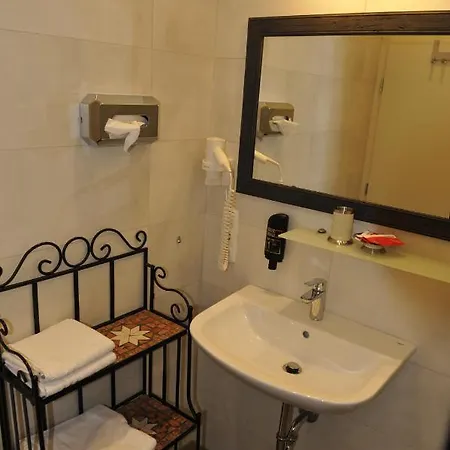 - Dina Mariner Lägenhetshotell Lienz