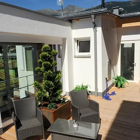 吉玛市迪娜水手公寓 4*