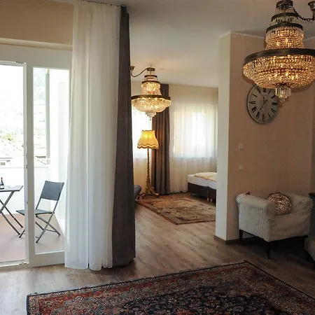 吉玛市迪娜水手公寓