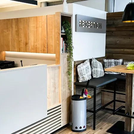 吉玛市迪娜水手公寓