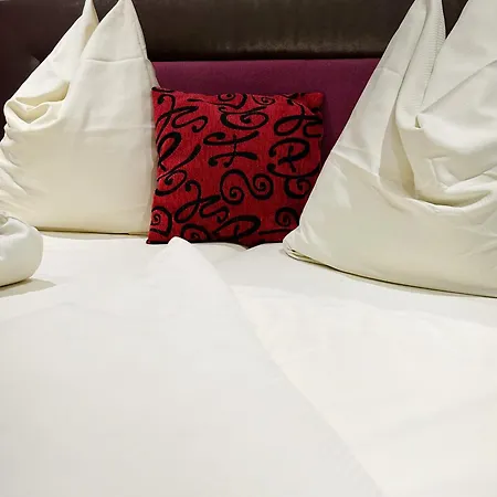 - Dina Mariner Lägenhetshotell 4*