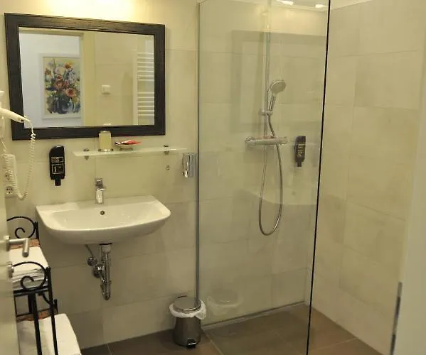 吉玛市迪娜水手公寓 4*