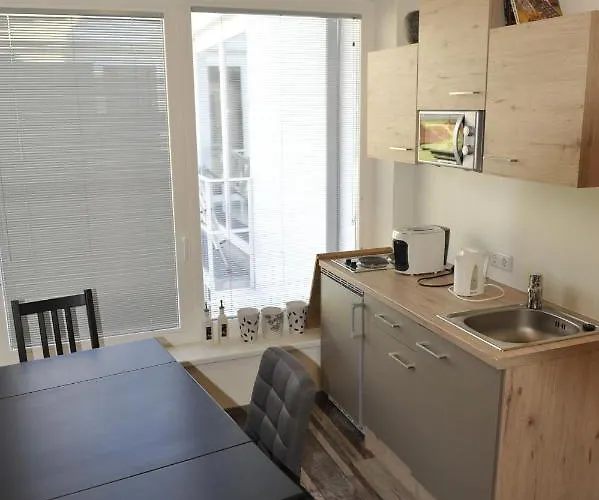 吉玛市迪娜水手公寓 4* 利恩茨