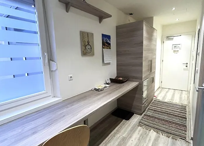 吉玛市迪娜水手公寓 公寓式酒店 利恩茨