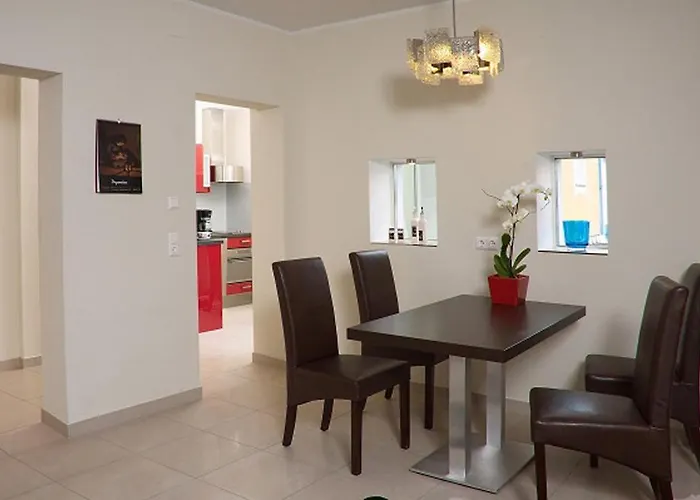 吉玛市迪娜水手公寓 利恩茨