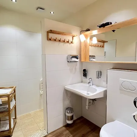 - Dina Mariner Апарт-отель Лиенц