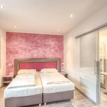 - Dina Mariner Апарт-отель Лиенц